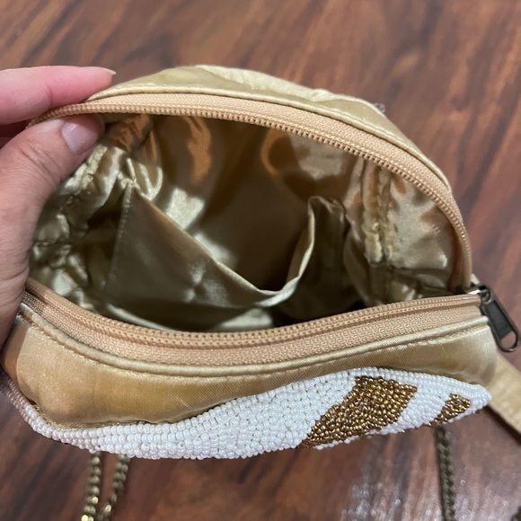 Gold and White Beaded Crossbody Bag with Chain Strap - Picture 4 of 8